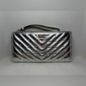 New 2019 Victoriaโs Secret Metallic Silver/Gold Zip Snap Large Wallet